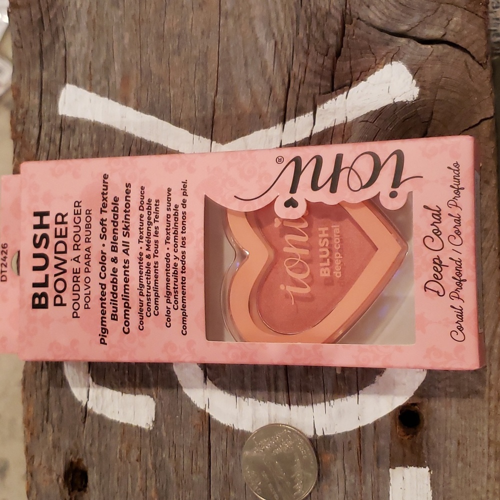 Ioni Heart Blush Powder Compact. Deep Coral. NIP